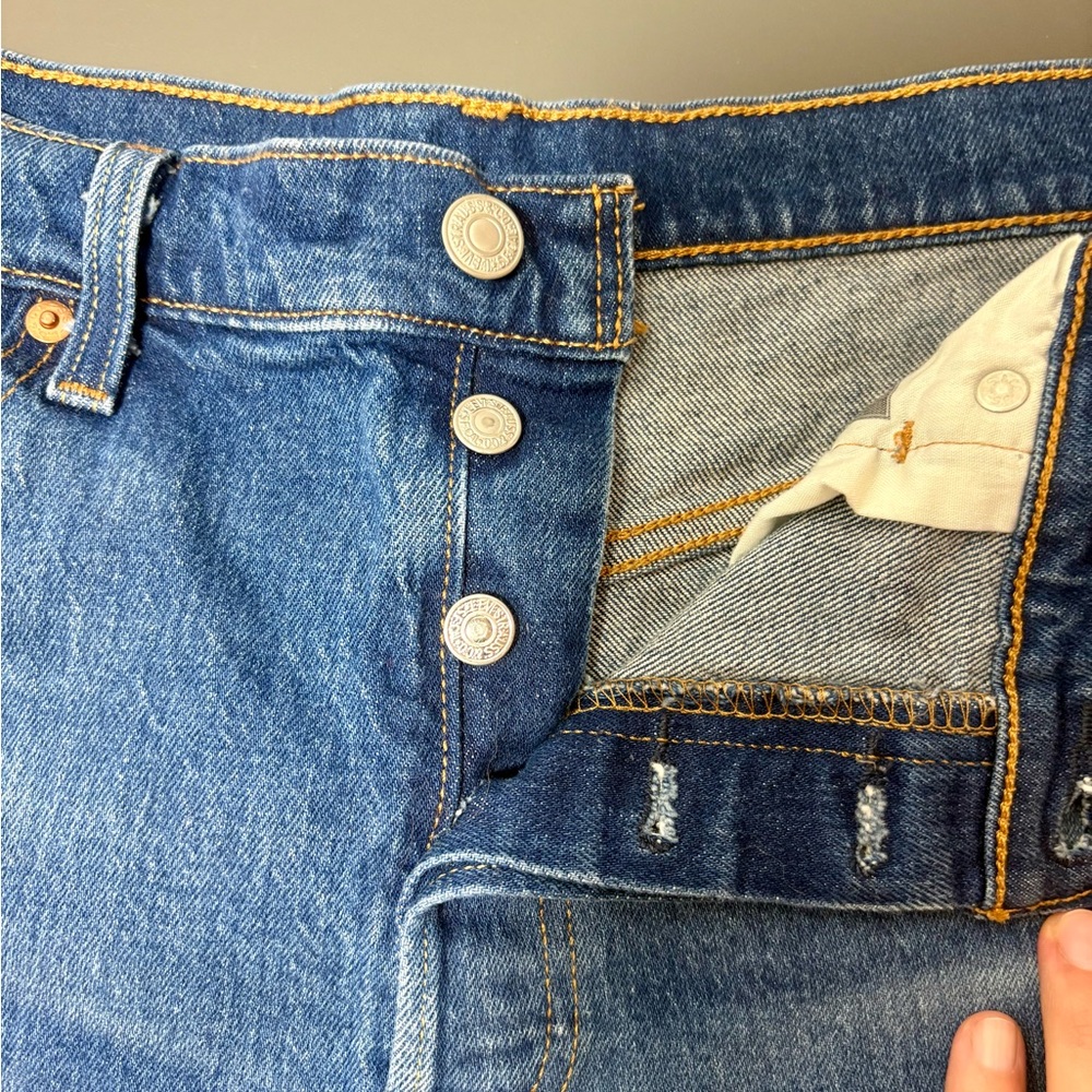 LEVI’S 501 Button-Fly Cut Off Denim Blue Shorts - Picture 3 of 7